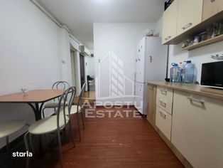 Apartament decomandat cu 3 camere si 2 bai, centrala proprie, Aradului