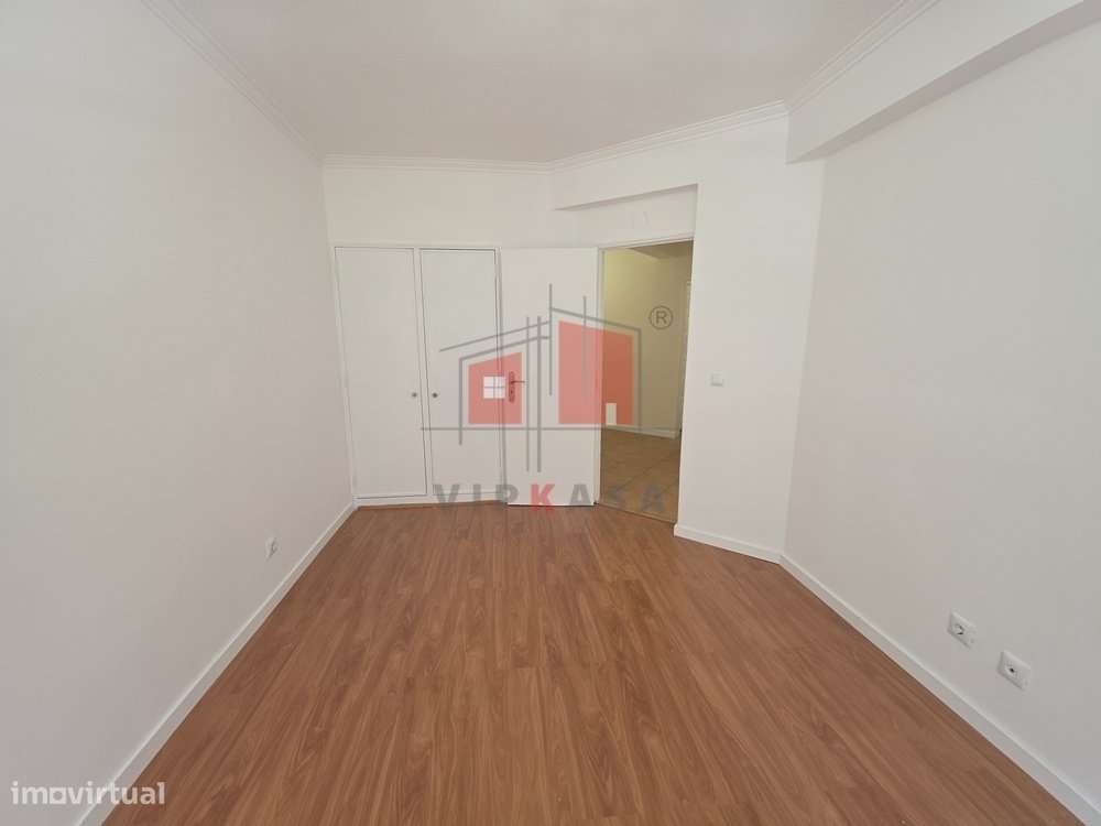 Apartamento T3 na Tapada da Mercês-8