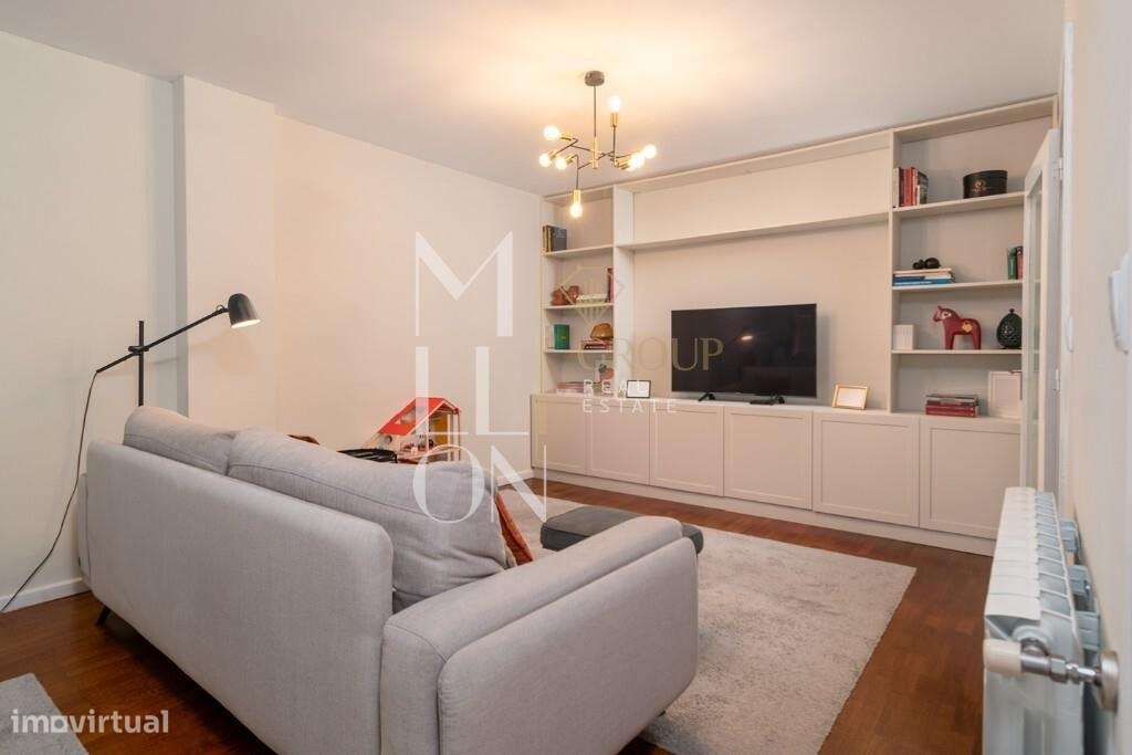 T4 Renovado com Conforto e Funcionalidade na Avenida Vasco da Gama - Grande imagem: 3/21