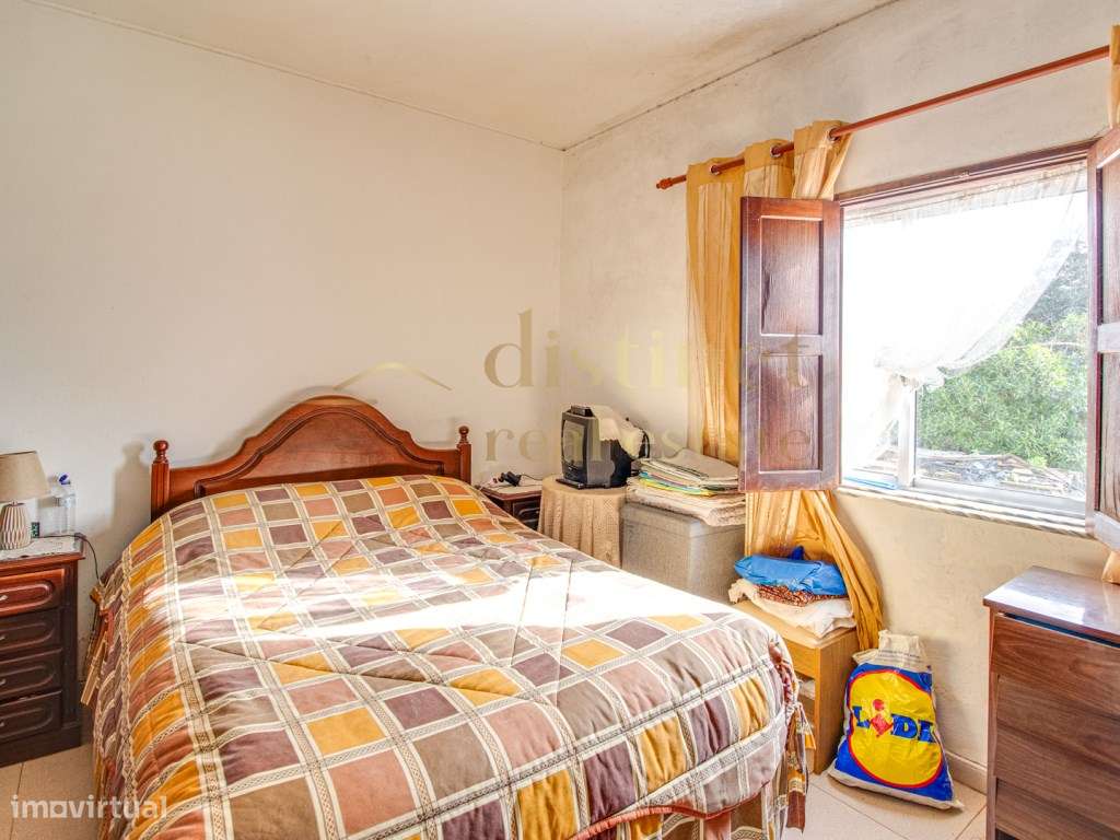 Casa de campo térrea com a necessidade de algumas obras num terreno...-14