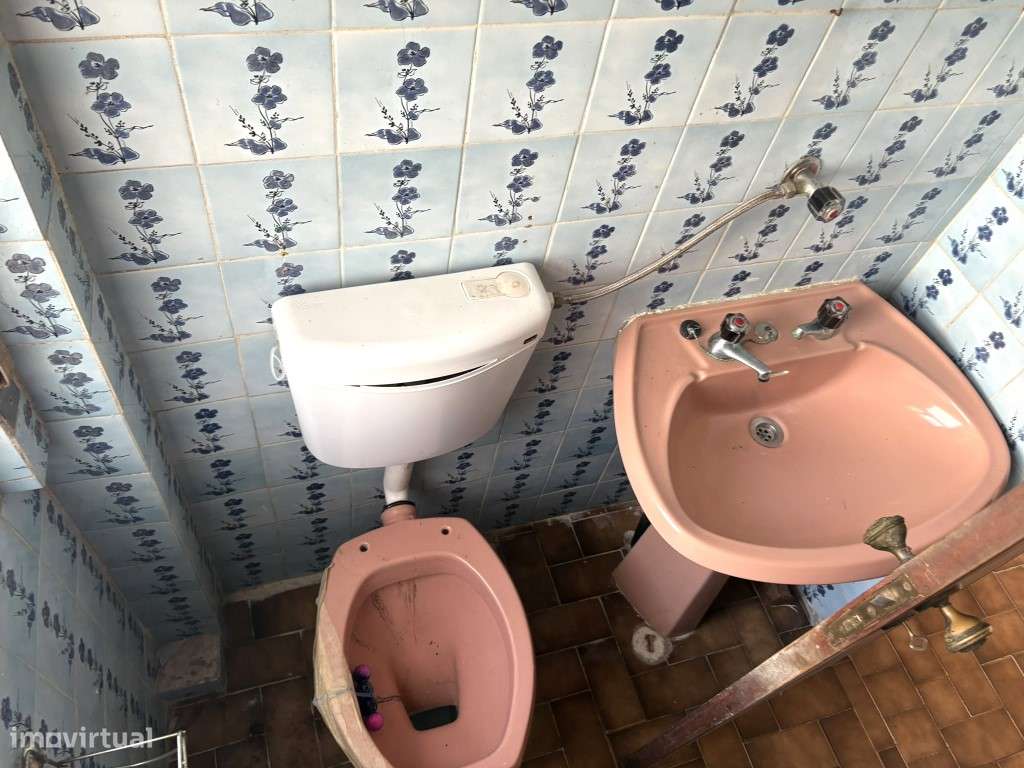 MORADIA PARA RECONSTRUÇÃO - GRANDE POTENCIAL DE VALORIZAÇÃO

Rua ...-22