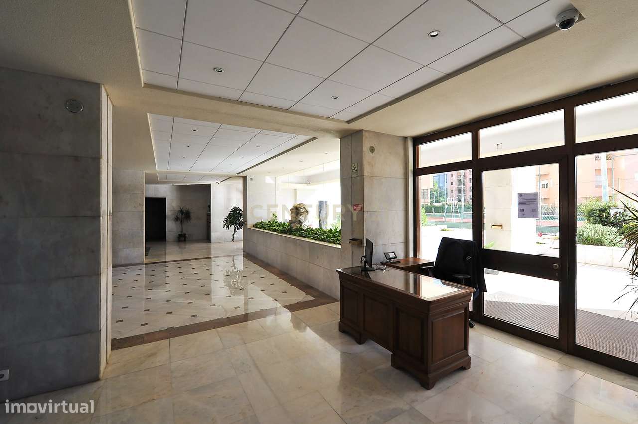 Espaçoso apartamento T4 em Condomínio Fechado, segurança 24h, na zona - Grande imagem: 5/34