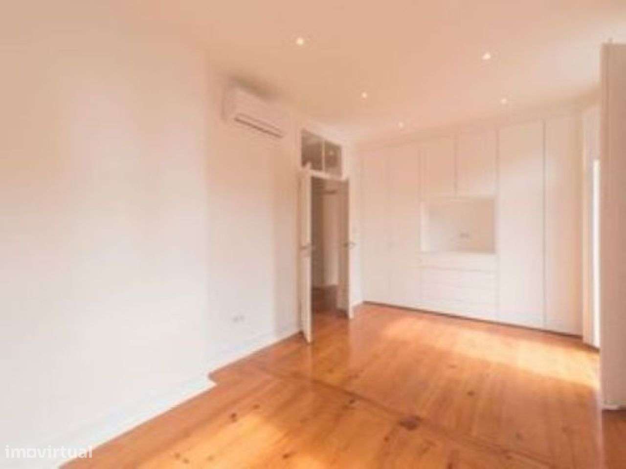 Aluga-se Apartamento T3 perto do Saldanha - Grande imagem: 2/28