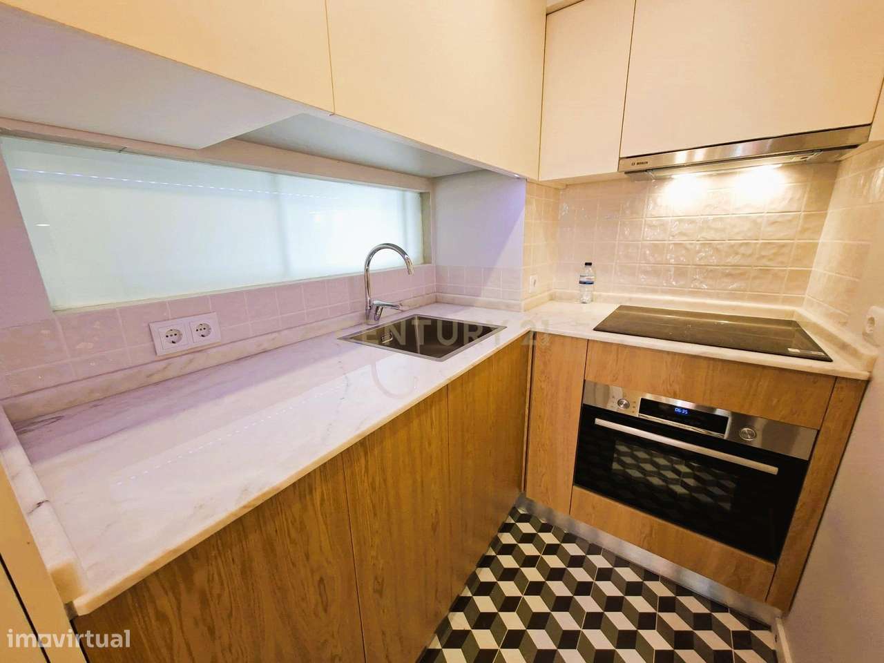 T1 renovado no coração da Madragoa - Grande imagem: 4/11