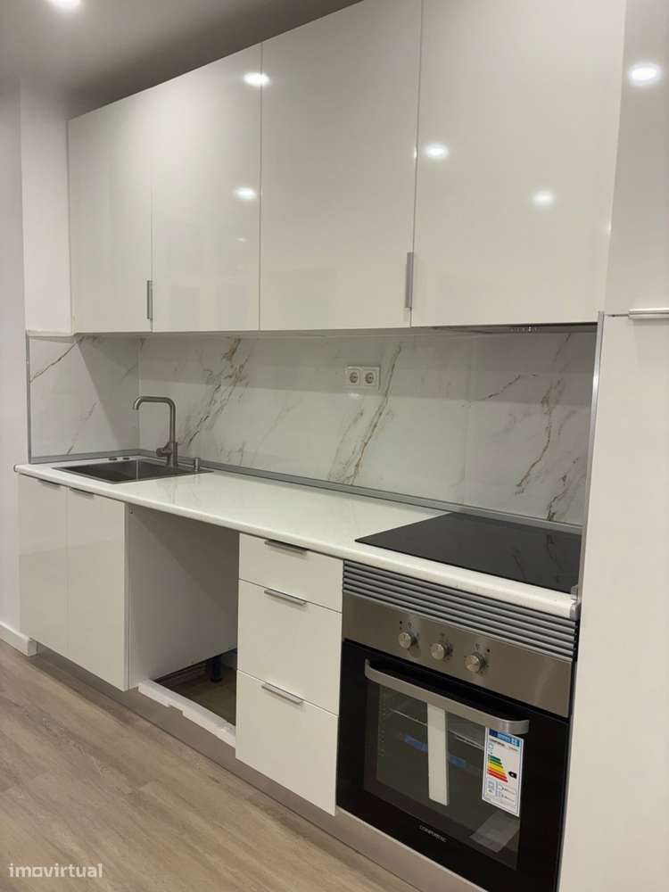 Apartamento Renovado com Vista Rio em Barreiro-16