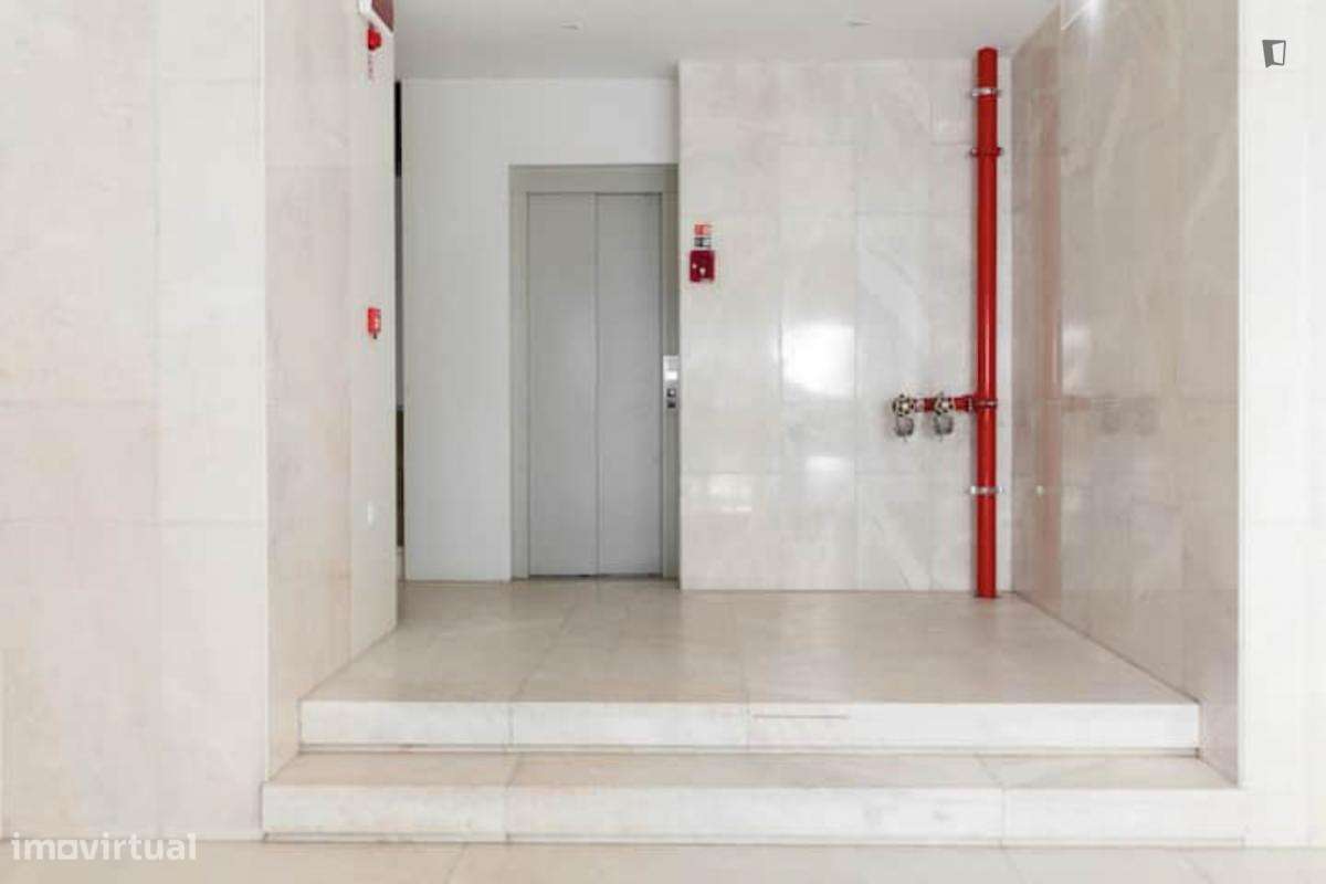 Apartamento com 2 quartos - localizado em Miragaia Porto - Grande imagem: 2/10