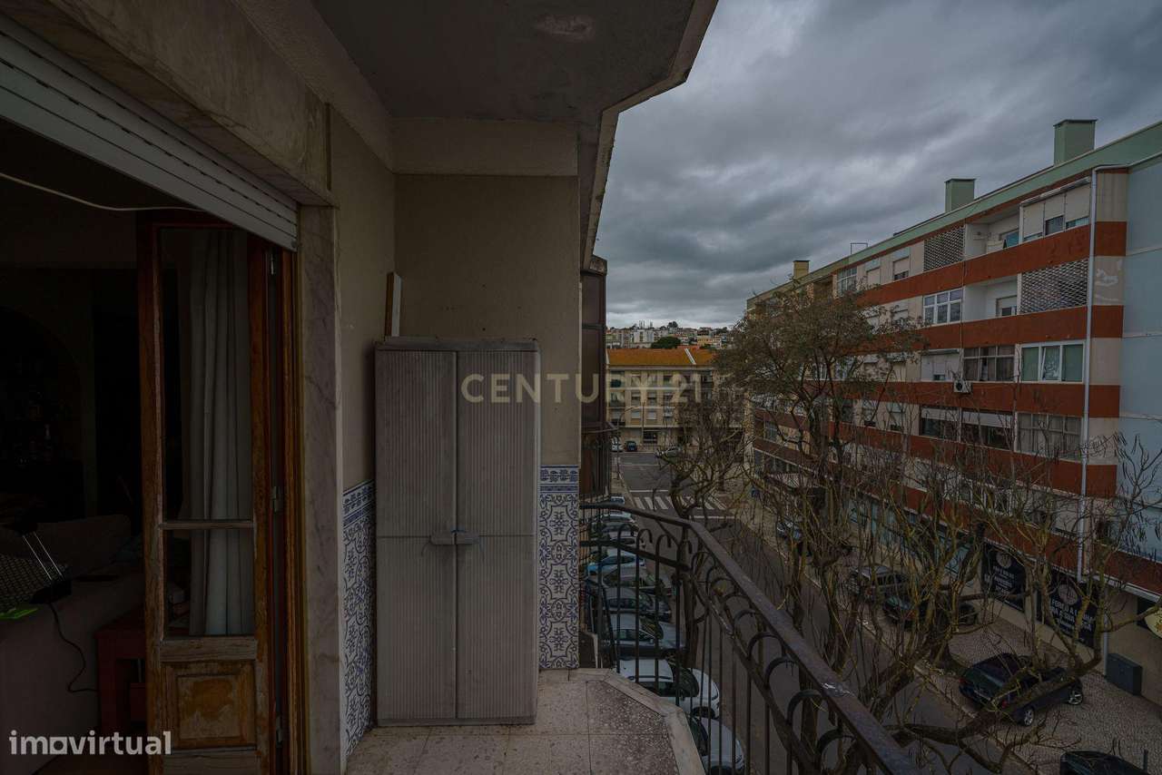 Apartamento T4 Transformado em T3 situado no bairro do Montalvão -Setú-8
