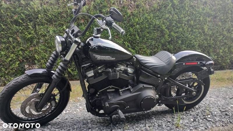 Harley-Davidson Softail Street Bob - 1