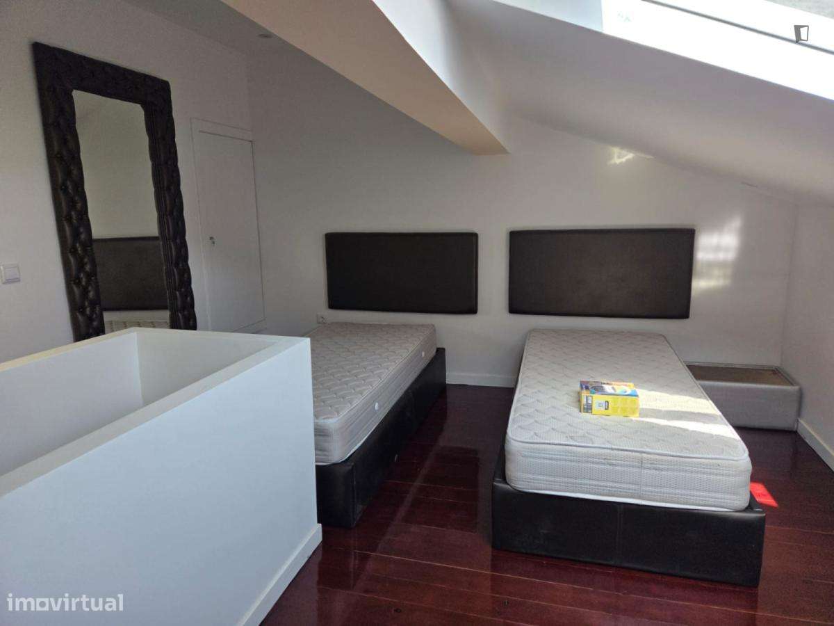 Quarto - localizado em Santo Ildefonso Porto - Grande imagem: 4/6