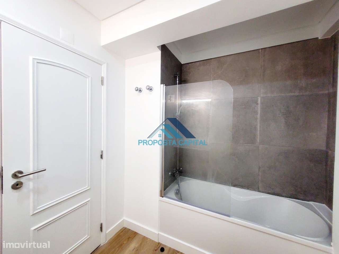 APARTAMENTO T3 TOTALMENTE REMODELADO | ESTRADA DA LUZ - COM GARAGEM-32