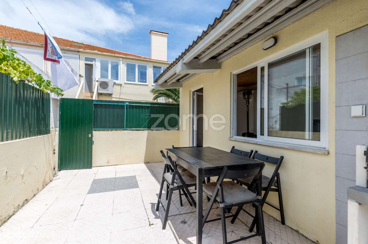 Apartamento T2 com logradouro e anexo.-21