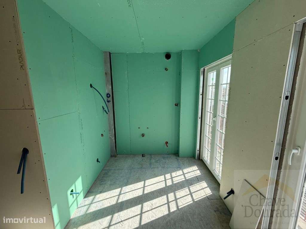 Prédio composto por 4xT0 e T1 - Centro de Coimbra-8