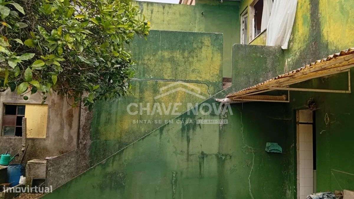 Moradia Isolada p/Recuperar em Valadares-23