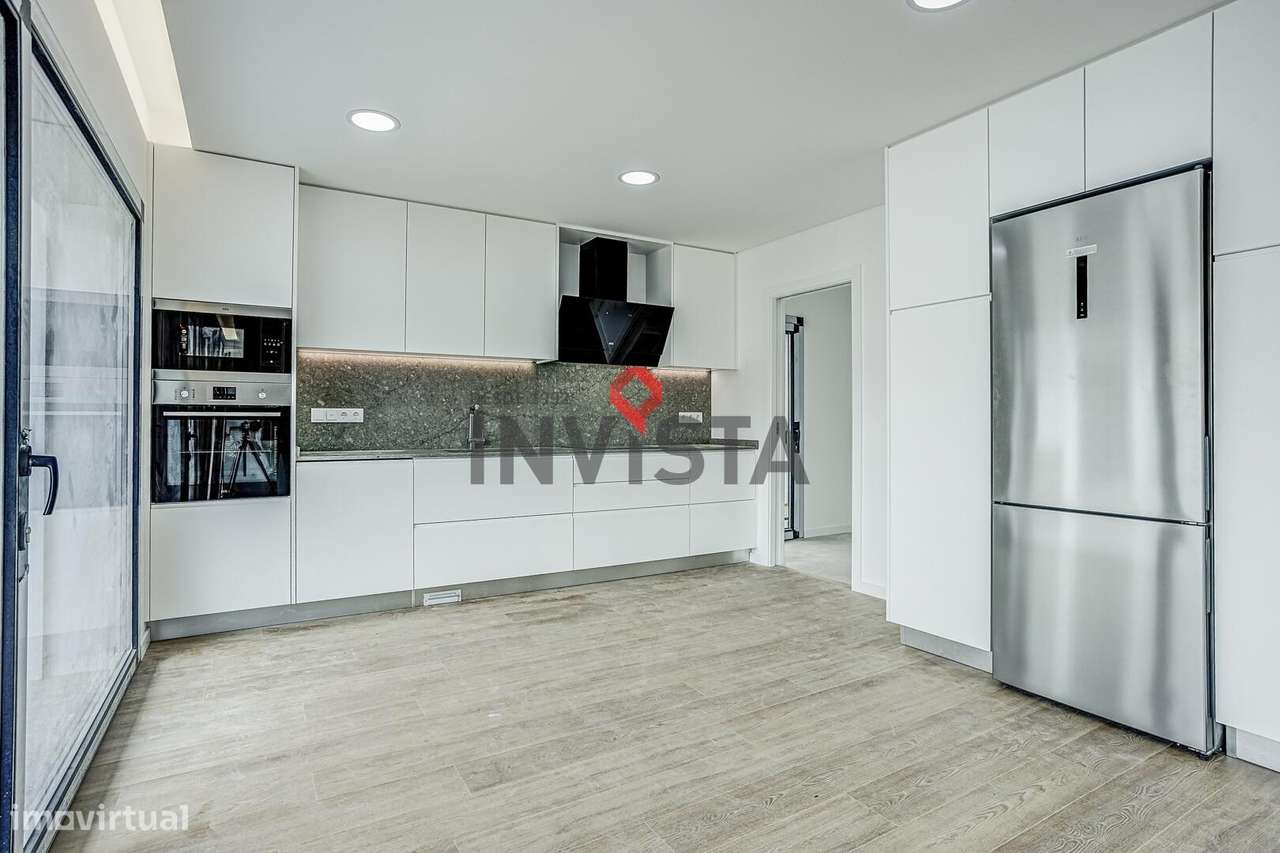Moradia nova com 3 suites e com arquitectura moderna-5