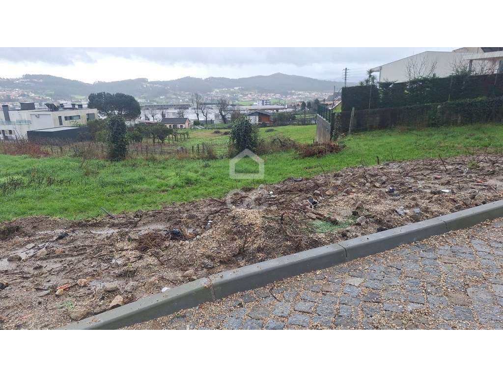 Terreno Urbanizável com 1.793m2 - Grande imagem: 3/9