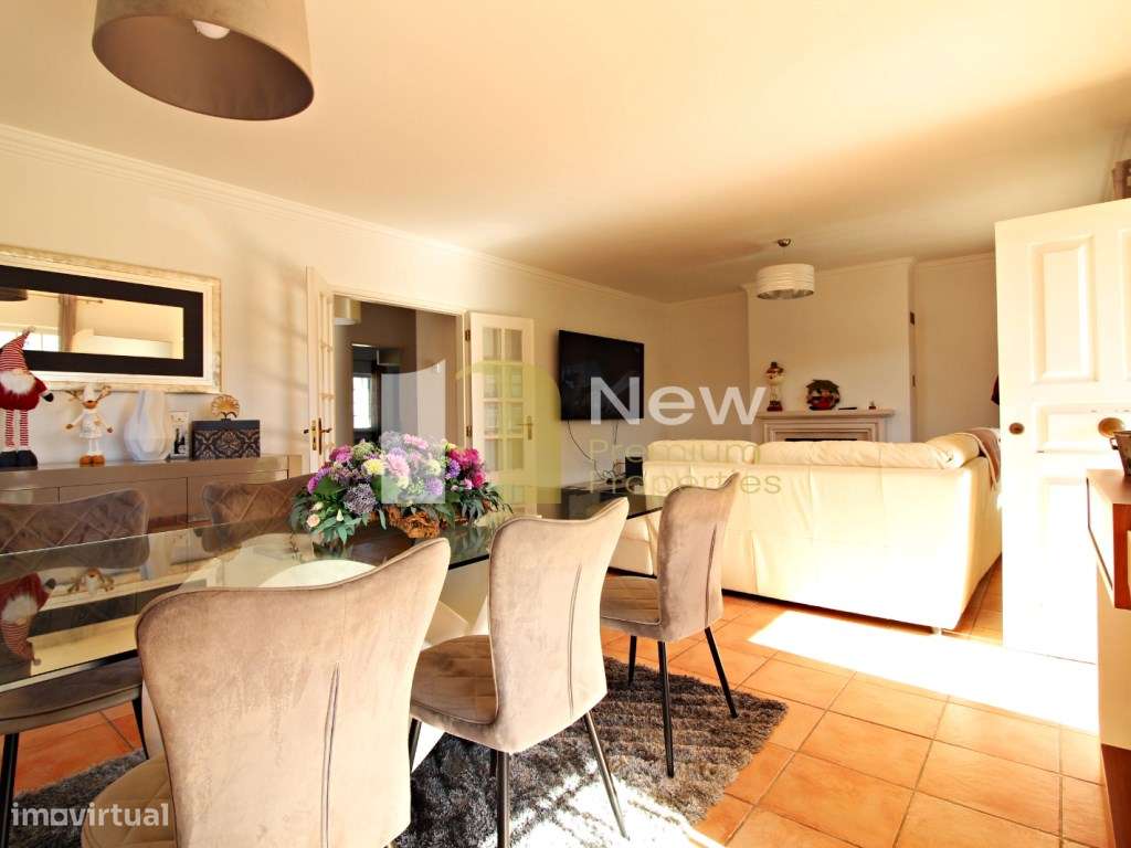 Moradia isolada com 600m2 de terreno com fantástica piscina - Grande imagem: 4/53