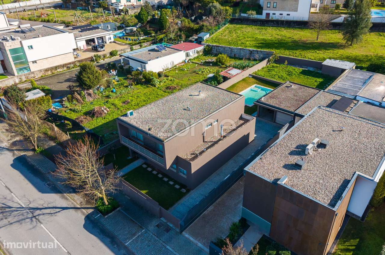 Moradia T3+1 próxima centro de Vizela - Grande imagem: 4/53