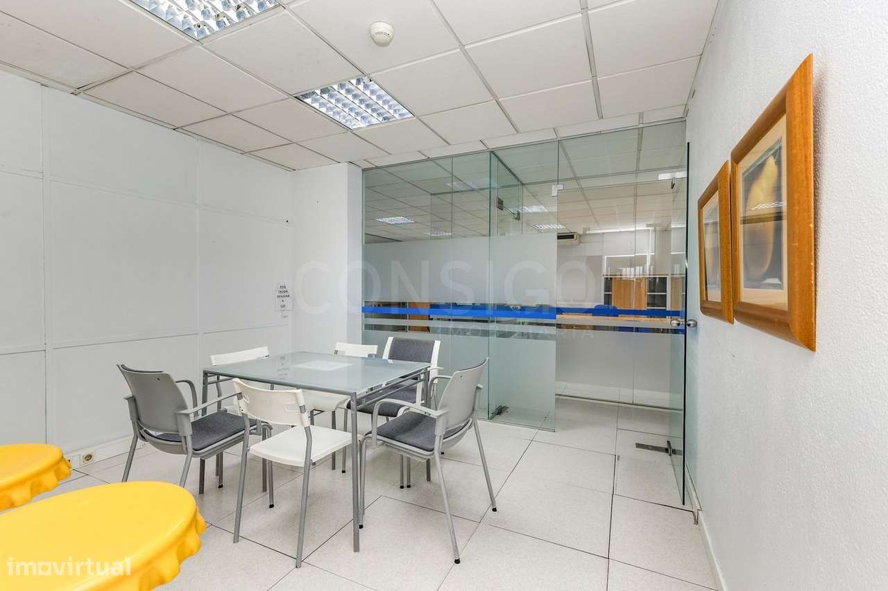 Escritório, loja e armazém com 550 m² em Linda-a-Velha, pronto a funci-6