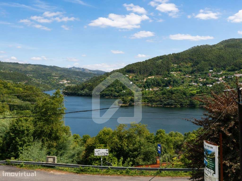 Moradia T3 para Restauro com Vista Rio | Gerês-9