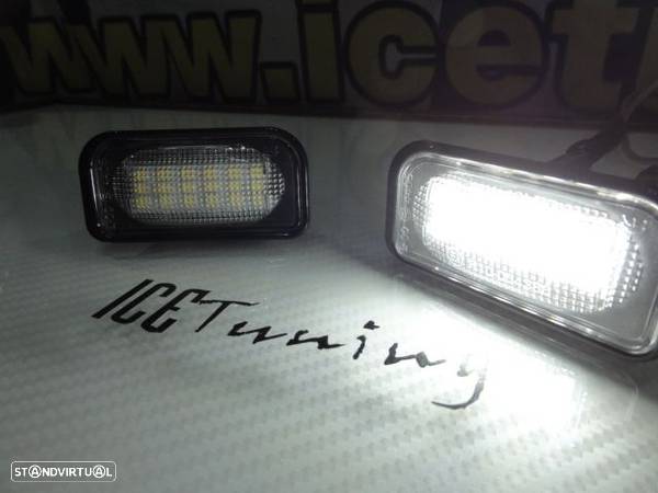 Suporte de lâmpada de matricula com led branco para Mercedes Classe C W203, CLK A209, W209, SL R230, Chrysler Crossfire coupe & Cabrio 03-07 - 15