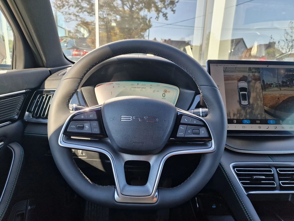DEMO / Zasięg 1080 km / Head-UP / Audio Infinity / Kamera 360