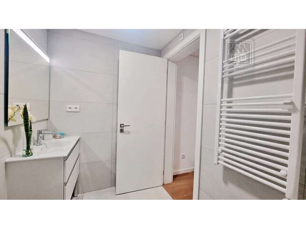 VENDA de APARTAMENTO T2 como NOVO - centro cidade Ponta Delgada (Sã...-20