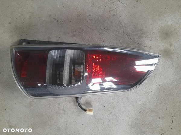 lampa tył prawa tylna  Daihatsu Sirion II  Subaru Justy IV  Europa - 2