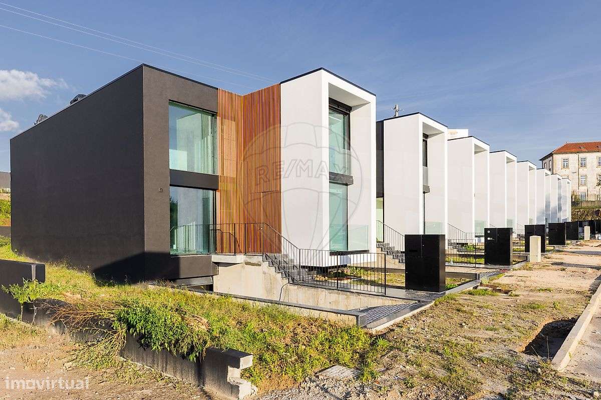 Moradia T4 para venda-5