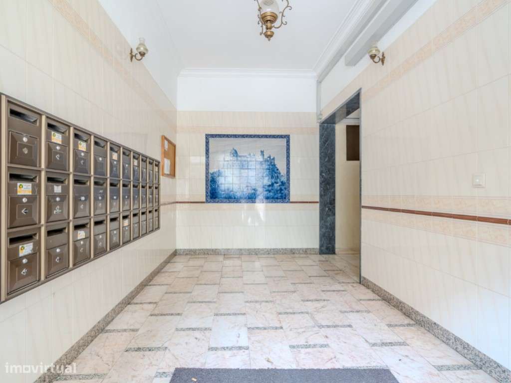 Apartamento T2 no Cacém com Arrecadação | Junto à Estação-22