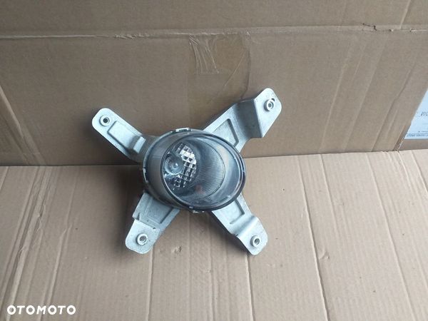 HYUNDAI I10 2014-17 PRAWY HALOGEN Z ŻARÓWKĄ UŻYWANY - 1