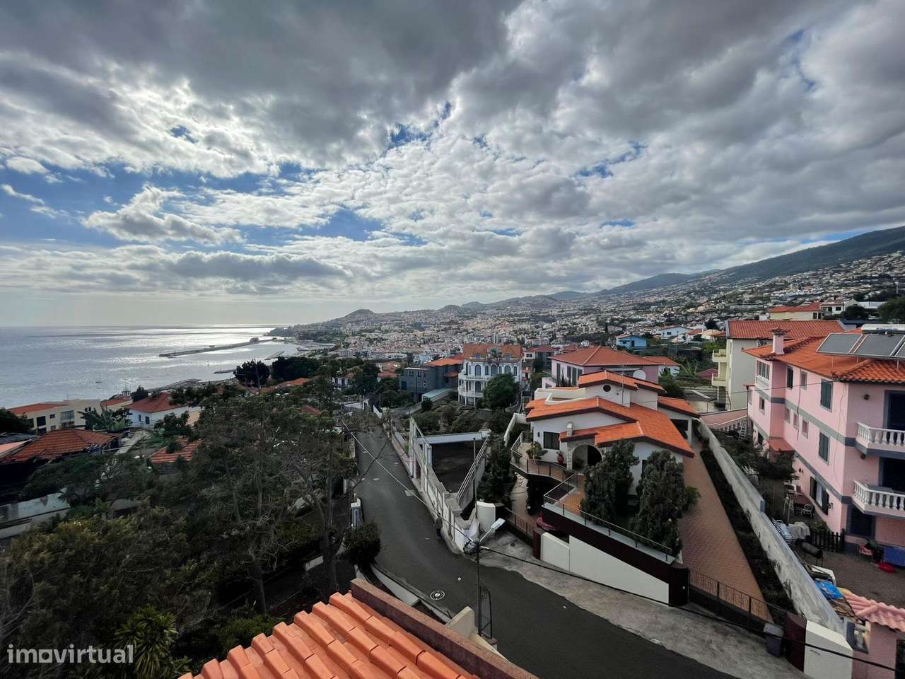 Moradia T3 com piscina, terraço panorâmico 360º no Funchal - Grande imagem: 4/48