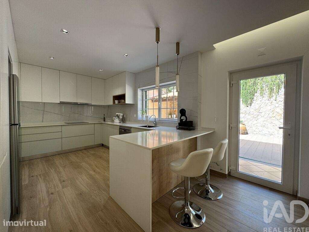 Moradia bi-familiar T5 em Tomar e Santa Maria dos Olivais de 230 m2-6