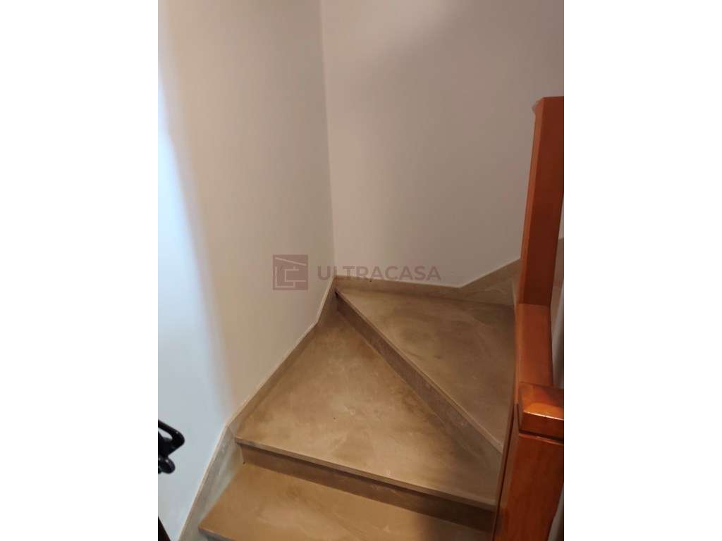 Vende-se Moradia V4 renovada com terraço, churrasqueira e horta a 5...-55
