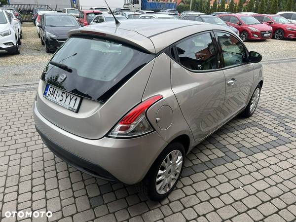 Lancia Ypsilon - 5