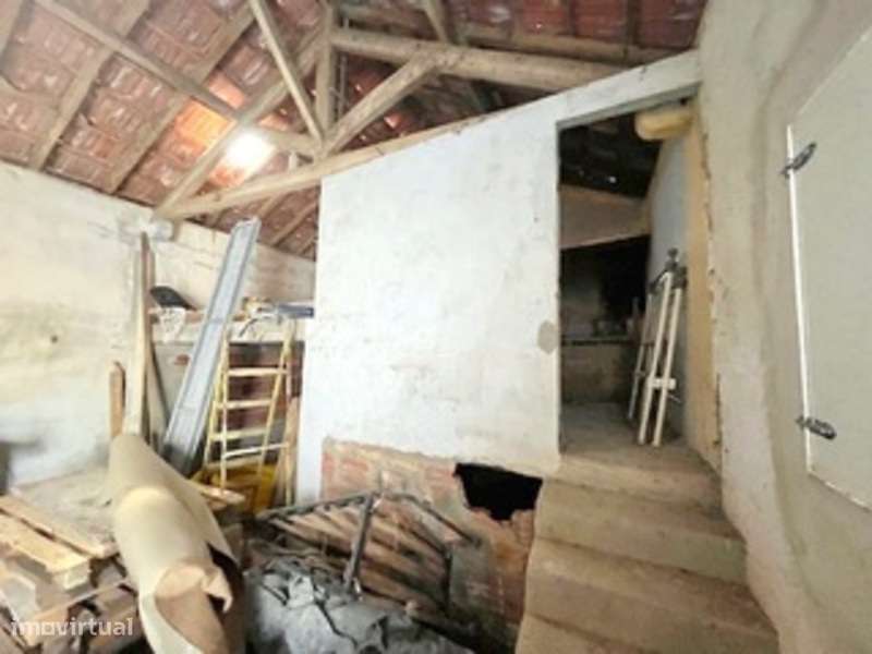 Casa com Pátio | Ideal para Investimento ou Projeto de Reabilitação - Grande imagem: 4/13