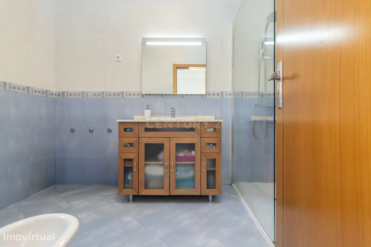 Moradia T3 com Piscina e Excelentes Áreas nos Foros de Amora-23