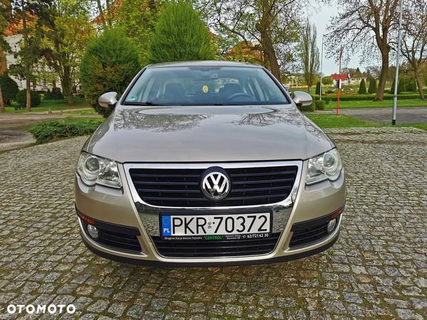 Volkswagen Passat 1.6 Comfortline - 3