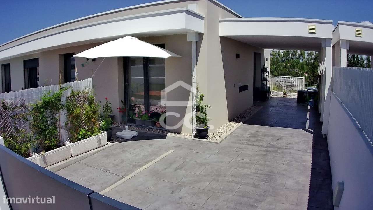 MORADIA T3 COM PISCINA-30