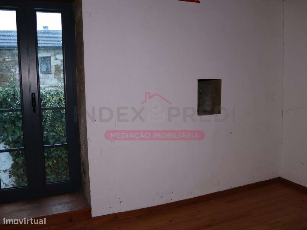 Duas moradias (1 moradia V1 + 1 moradia V2) em Alvarenga, Arouca-23