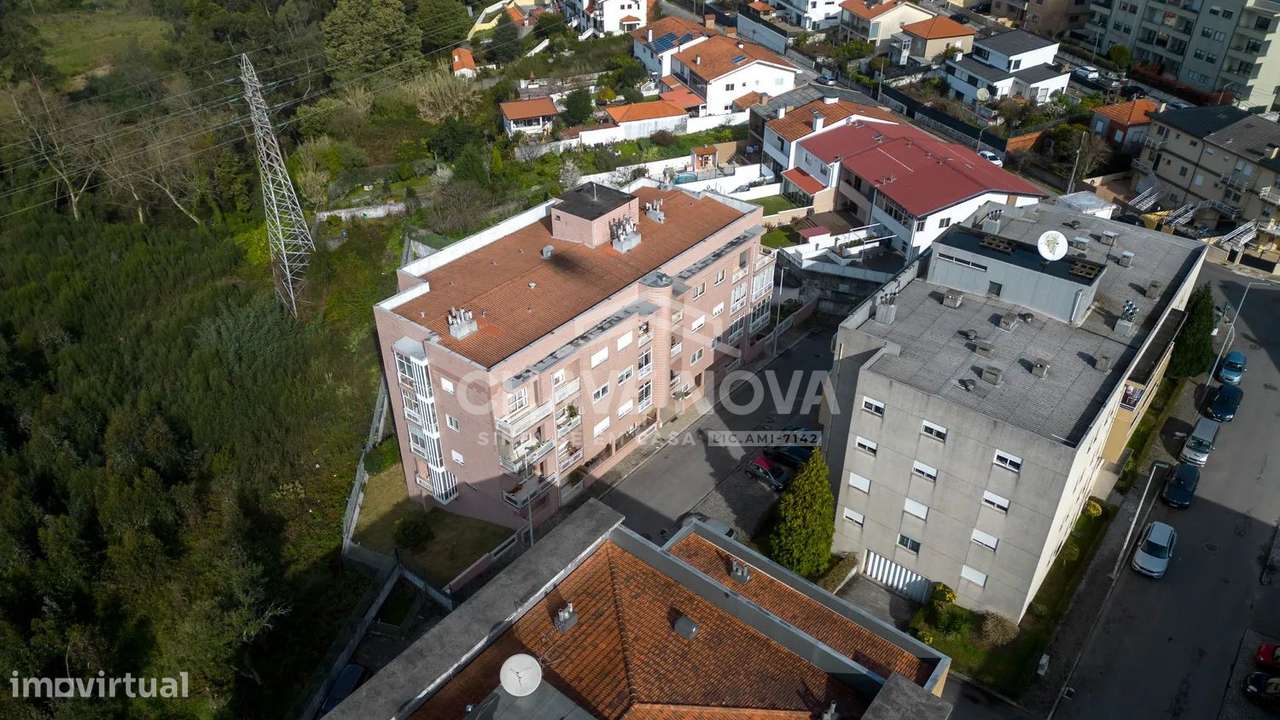 Apartamento T2 c/ varanda em Canelas-23