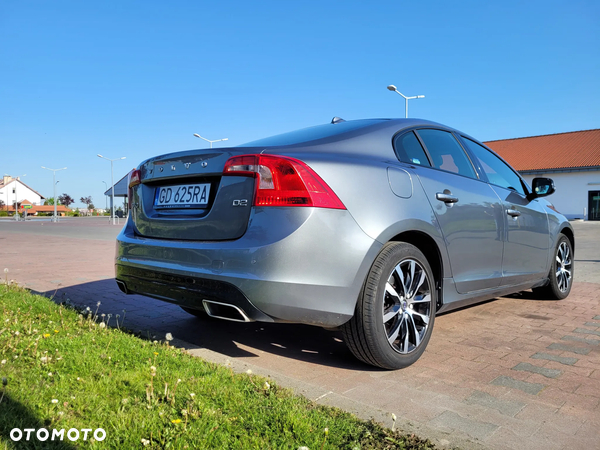 Volvo S60 D2 Drive-E Dynamic Edition (Kinetic) - 2