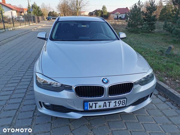 BMW Seria 3 320d Touring xDrive Modern Line - 19