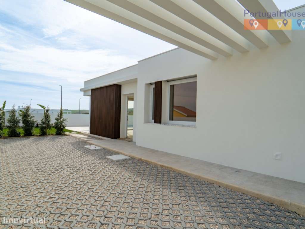 Moradia térrea T3 independente com piscina-22