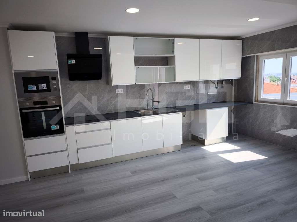 T4 | TOTALMENTE RENOVADO | BOAS ÁREAS | 2 CASAS DE BANHO | AMORA - ...-9