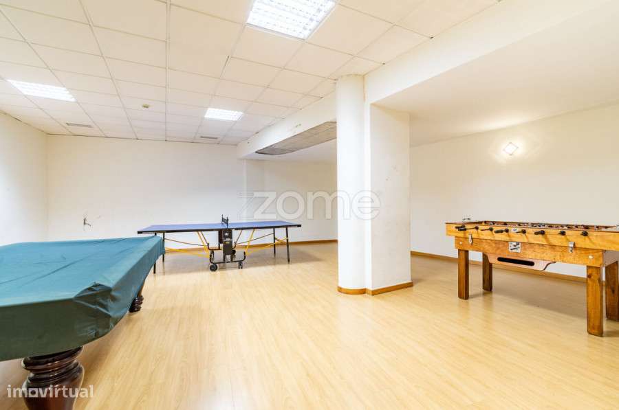 Apartamento T2+1 com Piscinas, Ginásio, Sala de Jogos e 2 Garagens-36