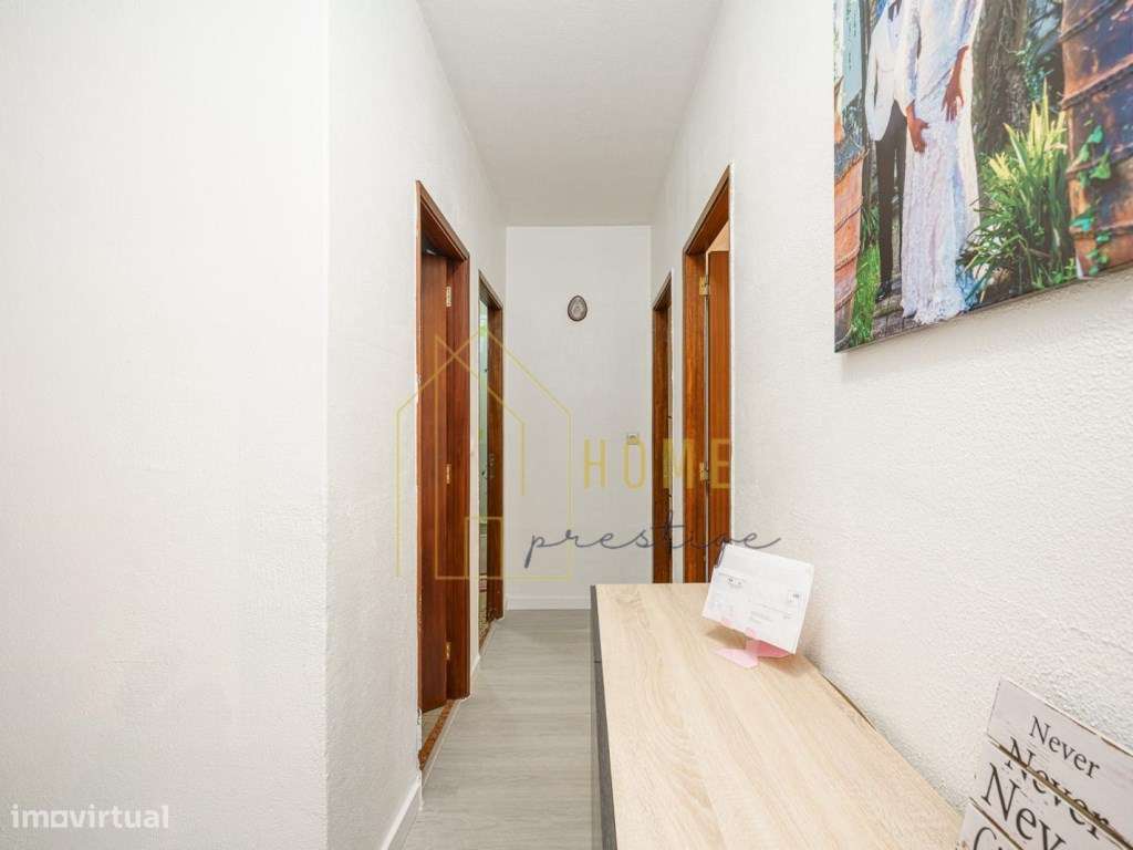 T2 em Setúbal - Sala Open Space e Prédio com Elevador-14