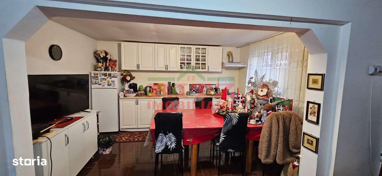 CASA  DE  VANZARE  P+1 E-5