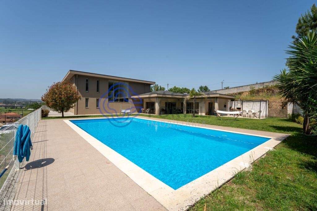 MORADIA COM PISCINA - Grande imagem: 3/48