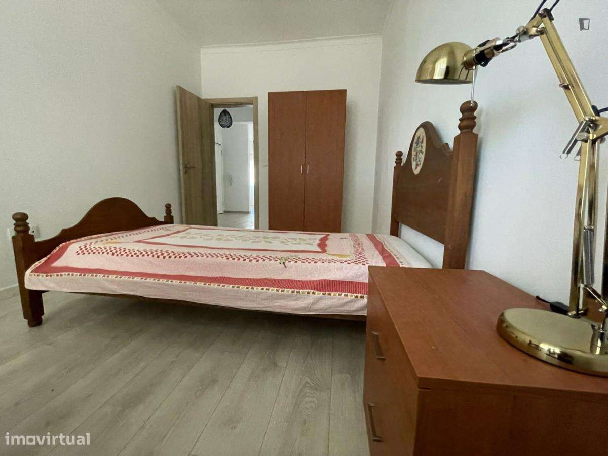 Quarto - localizado em Barreiro Lisbon - Grande imagem: 2/11