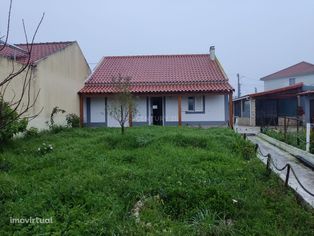 Moradia térrea T2 para arrendamento na Murgeira com área exterior e ch